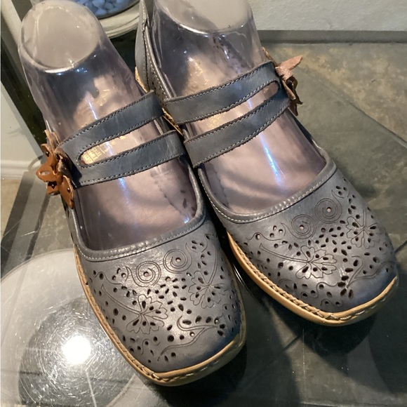 Riskier - Picture 3 of 10